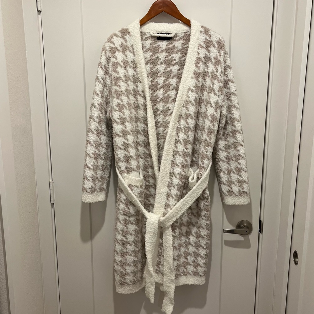 The Styled Collection Houndstooth Buttery Robe - S/M - Taupe and White